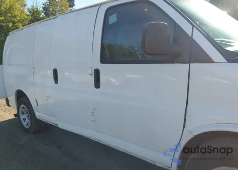 2006 Chevrolet Express Work Van z USA, uszkodzony, nr VIN 1GCFG15X161151966